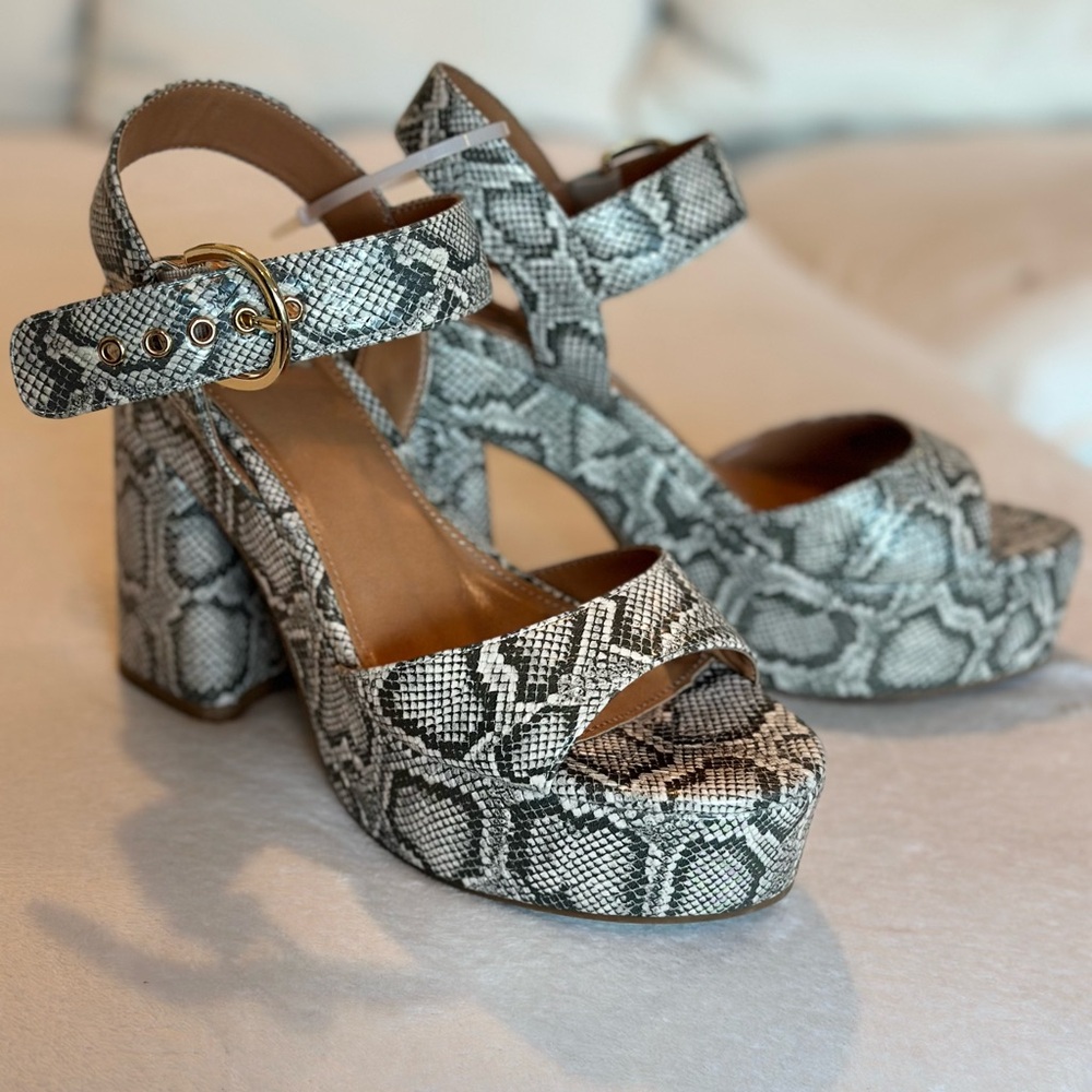 Wayward Platform Sandal (Women)
DV by Dolce Vita size 7